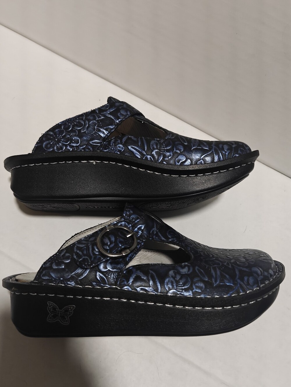 Alegria Classic Clog Blue Embossed